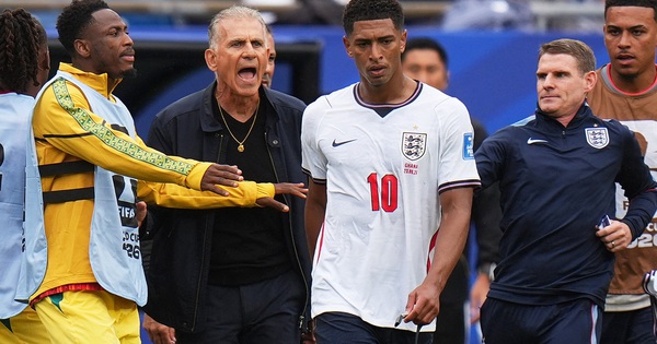 Ngôi sao đội tuyển Anh vi phạm luật mới của FIFA, lại lấy tay che miệng: Nguy cơ nhận án phạt nguội - hình ảnh - f168winn.com