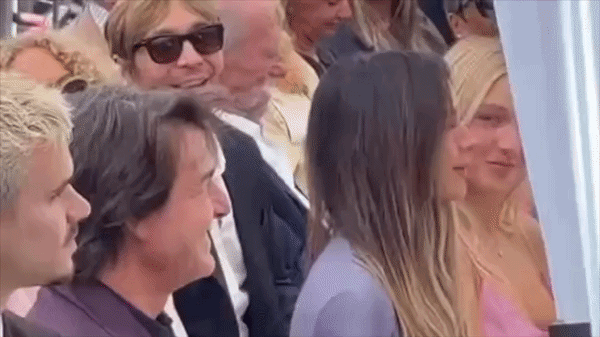 F168 cược bóng đá: Victoria Beckham gây tranh cãi khi Tom Cruise hôn tay tại sự kiện David - hình ảnh - f168winn.com F168 cược bóng đá: Victoria Beckham gây tranh cãi khi Tom Cruise hôn tay tại sự kiện David - hình ảnh - f168winn.com